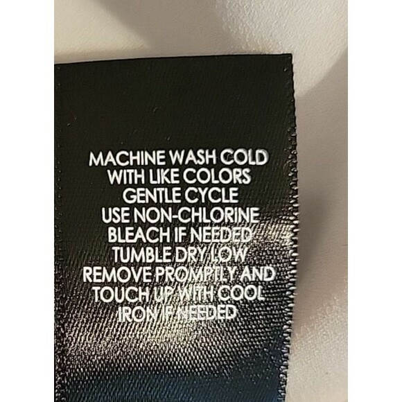 TORRID Harper Sleeveless Tunic Top 1X Skull Print  VNeck DualPockets Whimsy Goth - Picture 7 of 7